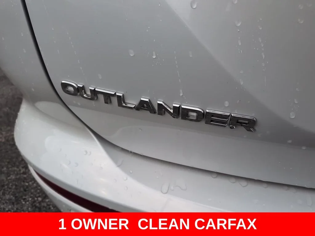 Used 2025 White Mitsubishi SE image 5