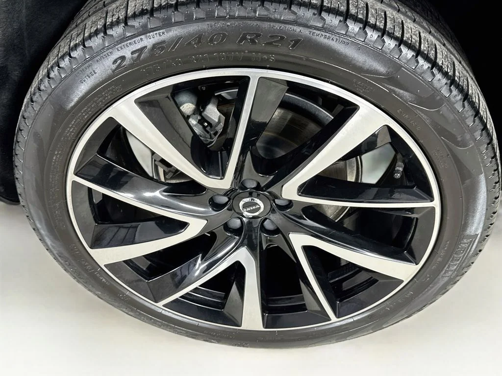 Used 2021 Onyx Black Metallic Volvo T6 Momentum image 43