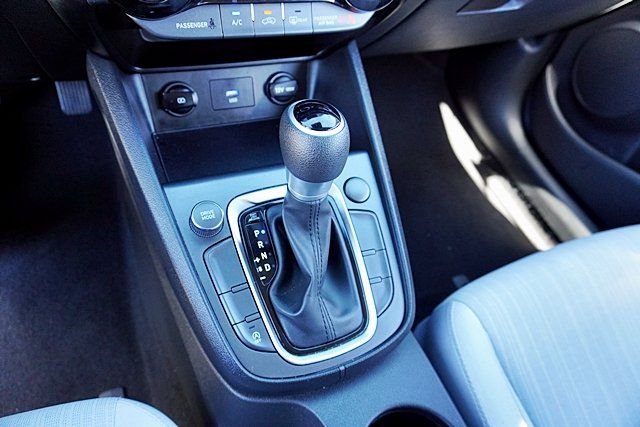 Used 2023 White Hyundai SEL image 29