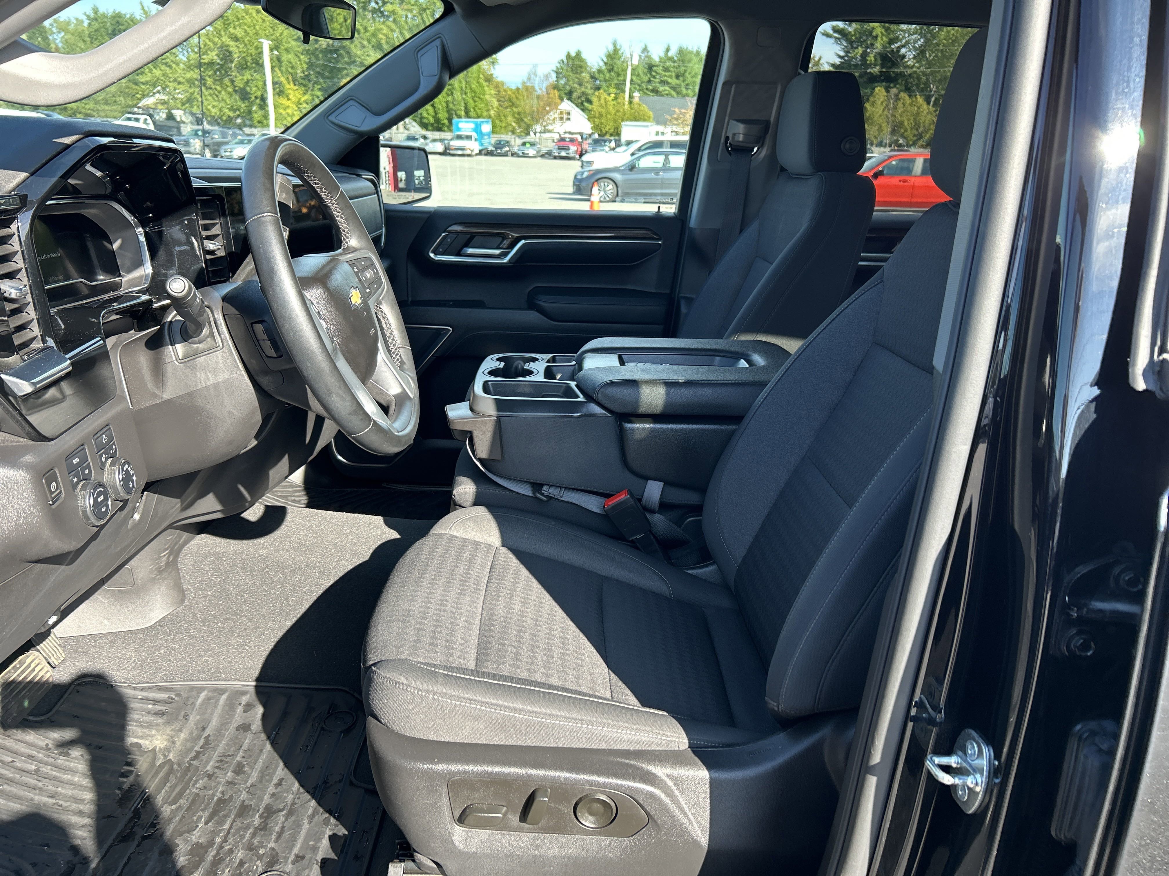 2023 Chevrolet Silverado 1500 LT - Photo 9