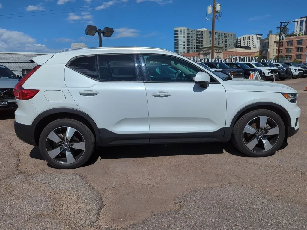 Used 2021 White Volvo Momentum image 8