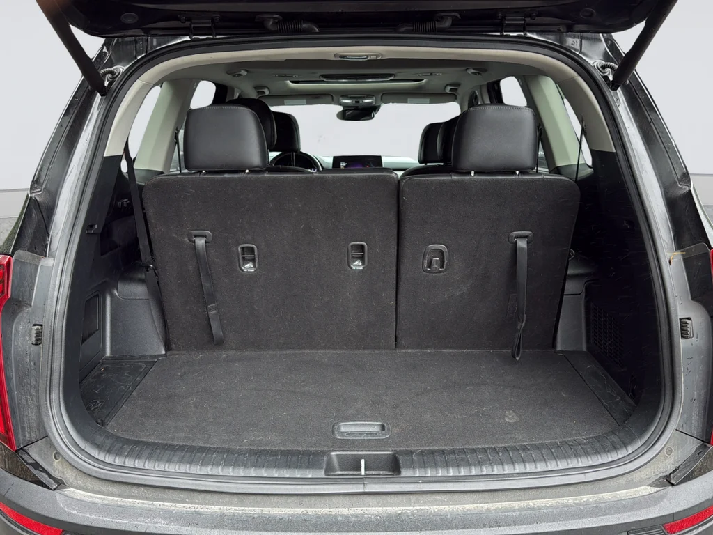 Used 2022 Black Kia EX image 35