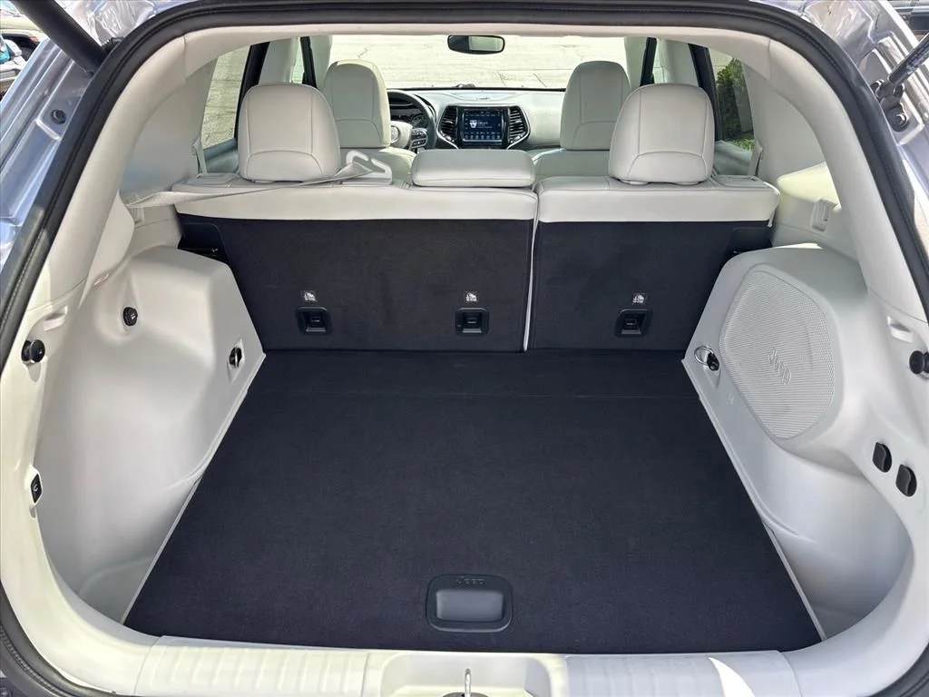 Used 2022 Silver Jeep Limited image 26