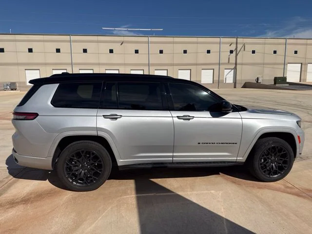 Used 2023 Silver Jeep Summit image 4