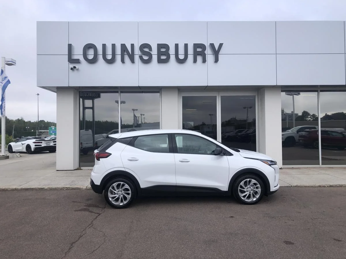 New 2027 White Chevrolet Fwd 4dr Lt image 2