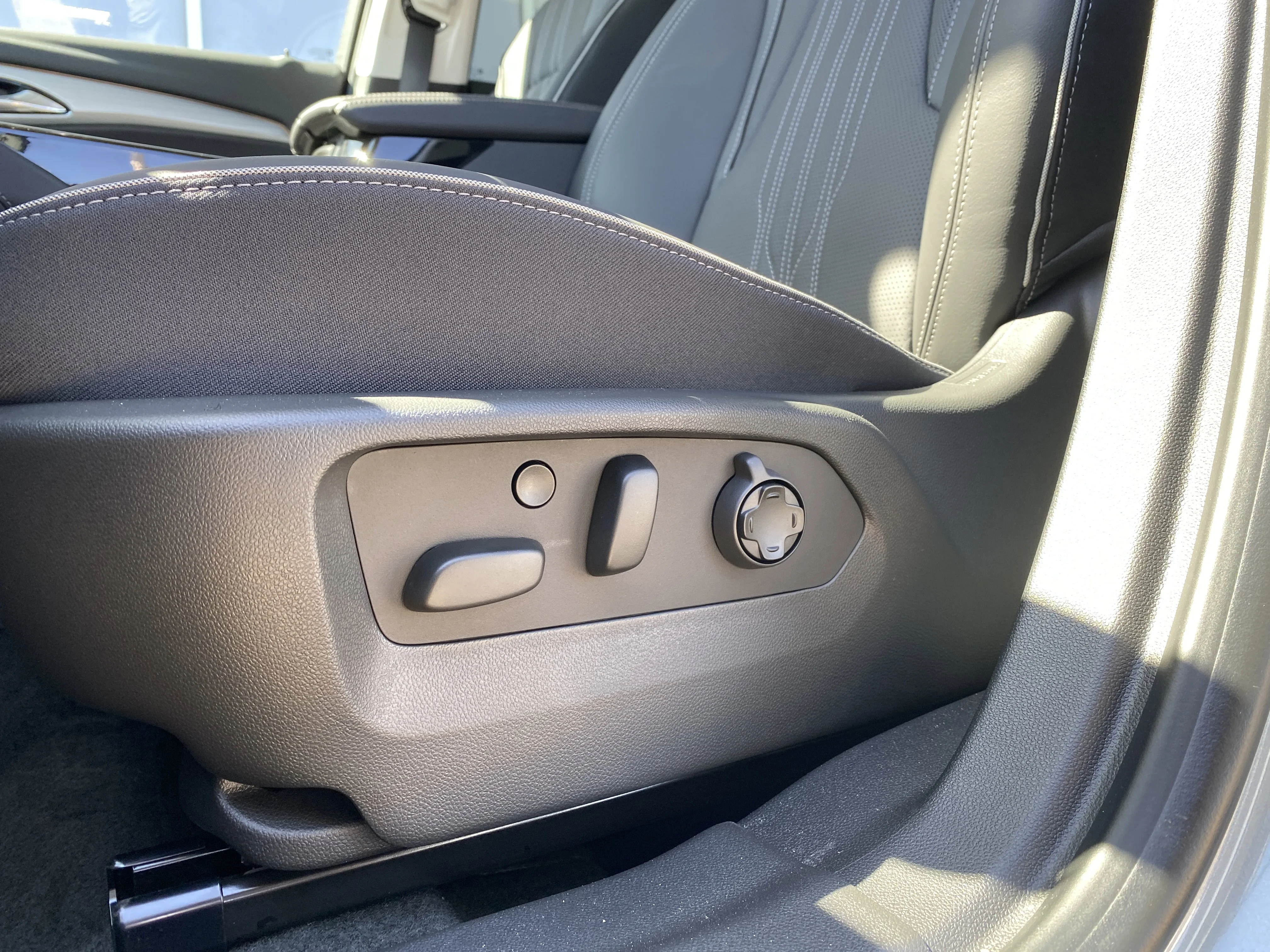 New 2026 MOONSTONE GREY METALLIC Buick Avenir image 28