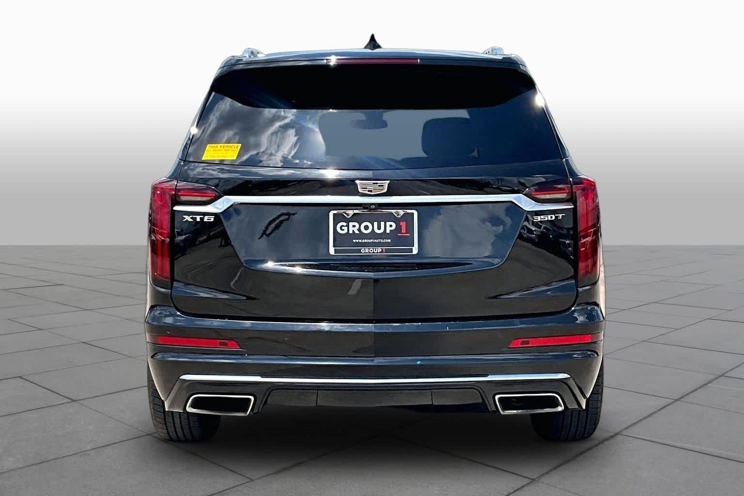 Used 2021 Stellar Black Metallic Cadillac Luxury image 5