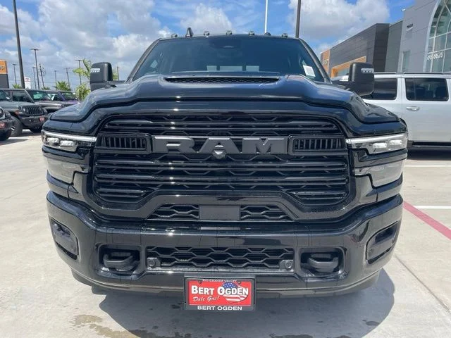 New 2026 Diamond Black Crystal Pearl-Coat Exterior Paint RAM Laramie image 2