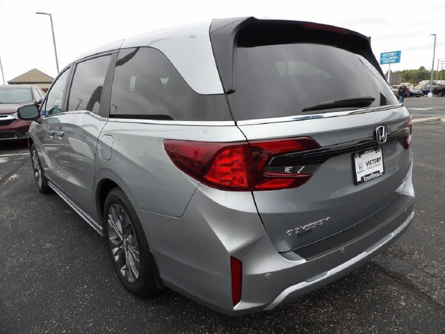 Certified Used 2025 Solar Silver Metallic Honda Touring image 5