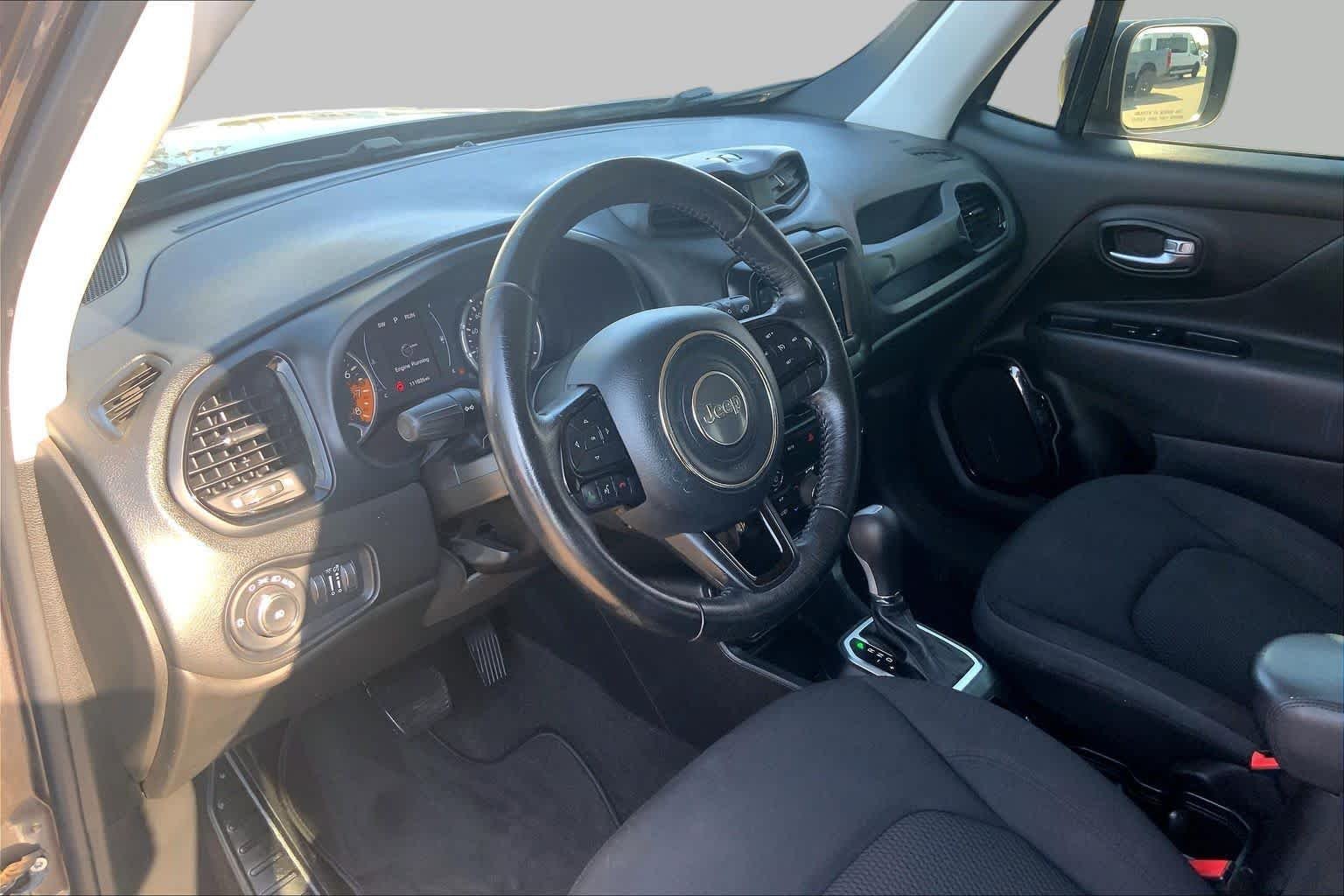 Used 2018 Granite Crystal Metallic Clearcoat Jeep Altitude image 18