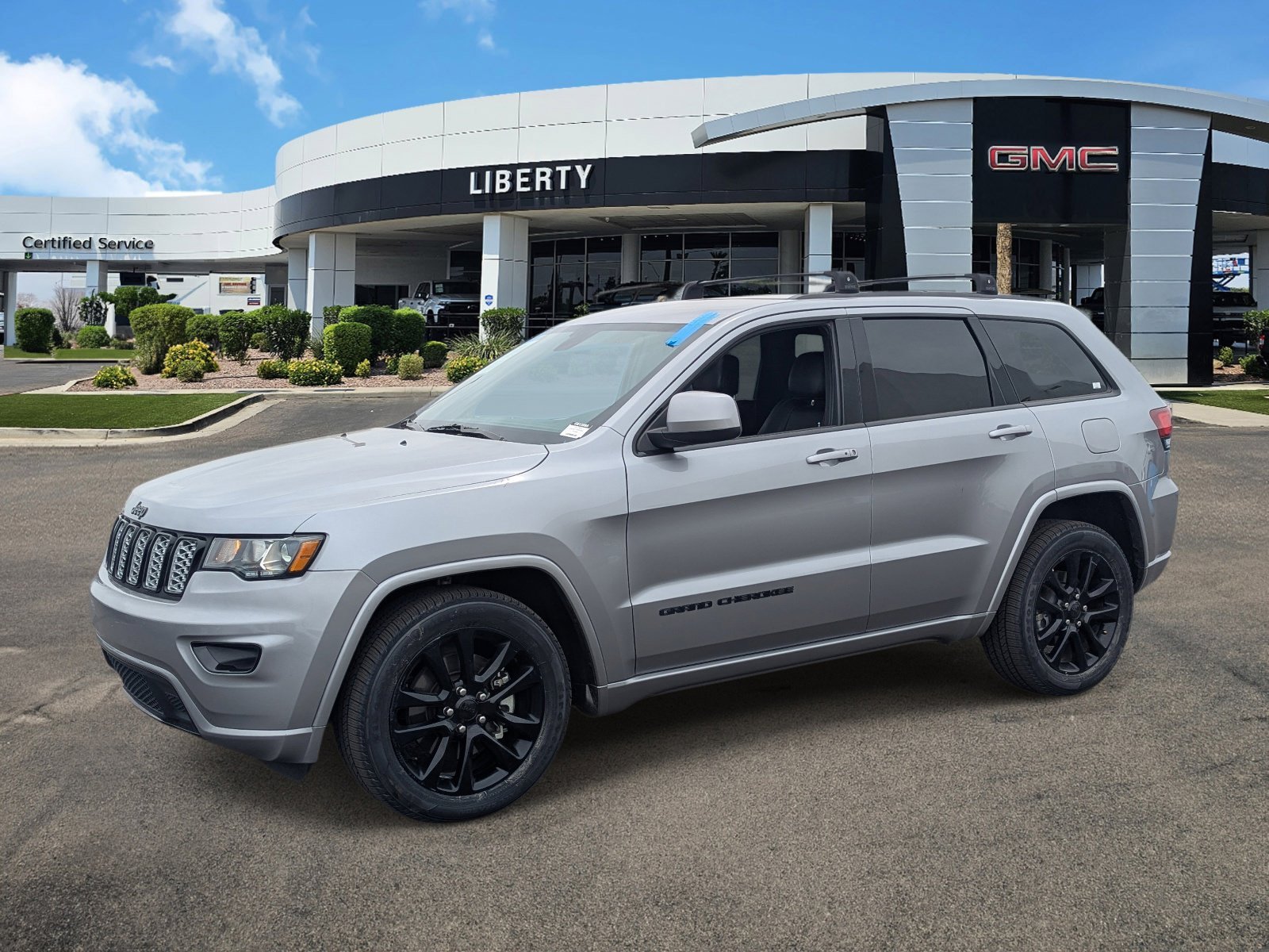 Used 2021 Billet Silver Metallic Clearcoat Jeep Laredo X image 31