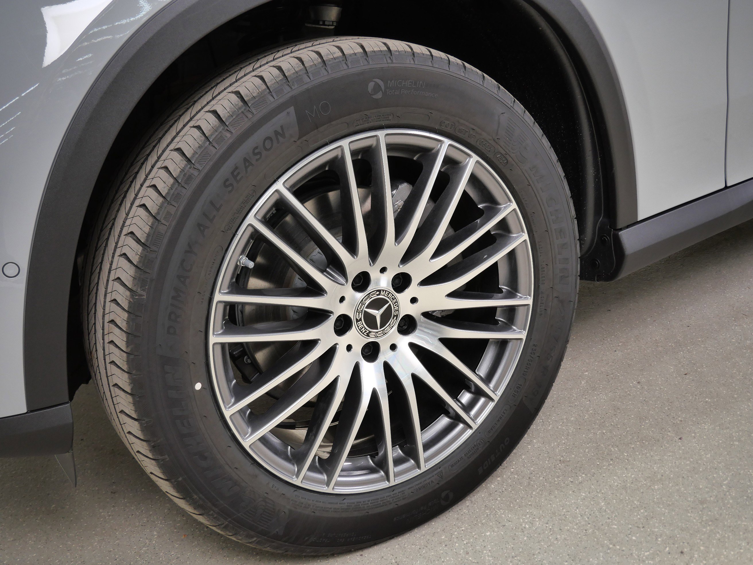 New 2026 MANUFAKTUR Alpine Grey Mercedes-Benz GLC 300 image 8