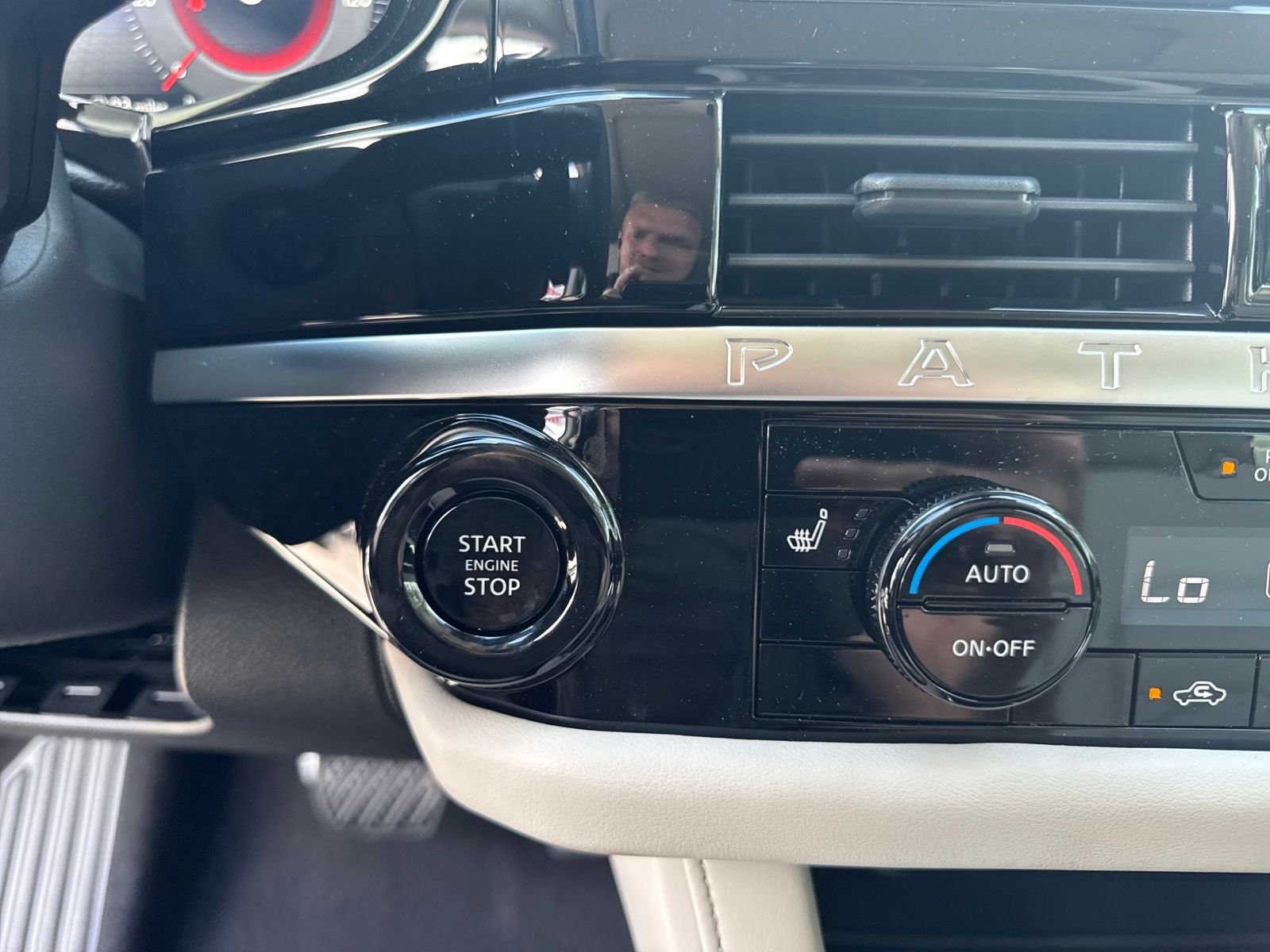 New 2026 Nissan Pathfinder SL 4D Sport Utility