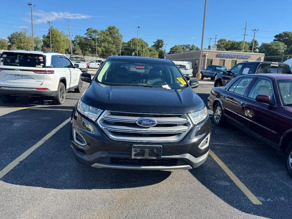 Used 2018 Shadow Black Ford SEL image 2