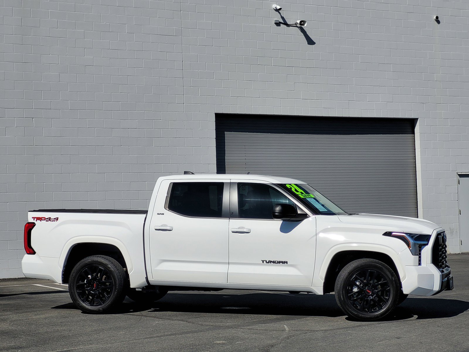 Used 2024  Toyota SR5 image 3