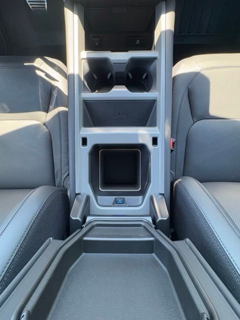 Certified Used 2025 Black Land Rover V8 image 32