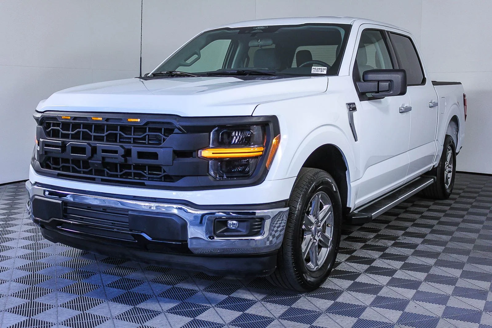 Used 2025 White Ford XLT image 3
