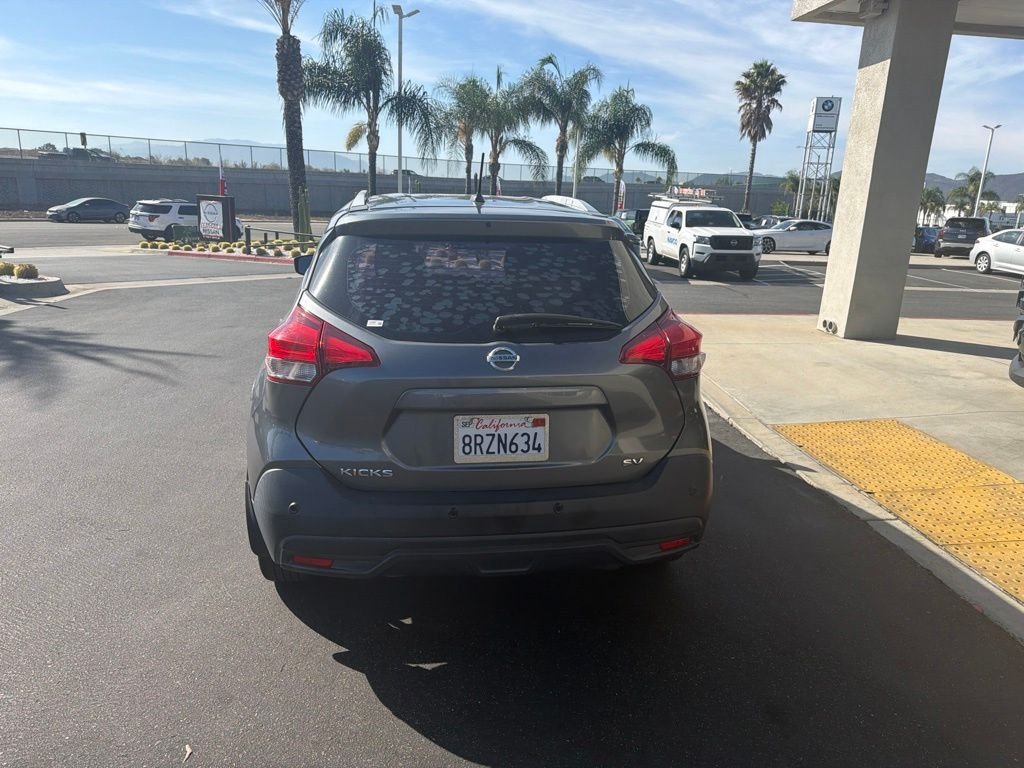 Used 2020 Gray Nissan SV image 4