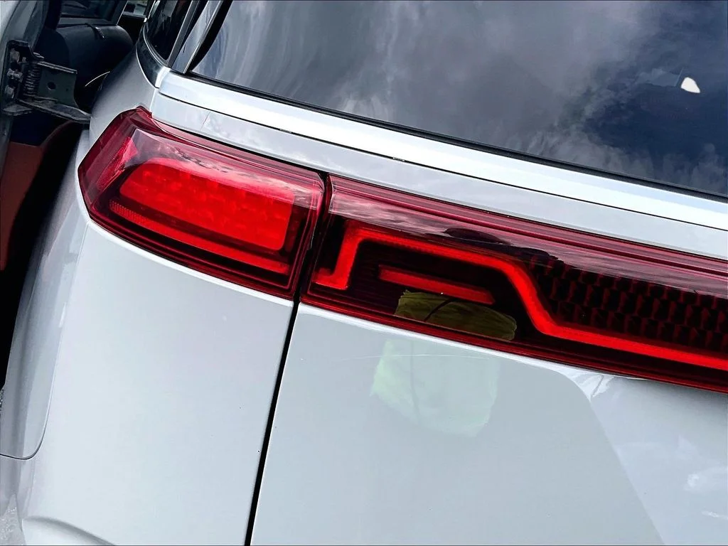 Used 2022 White Kia SX Prestige image 31