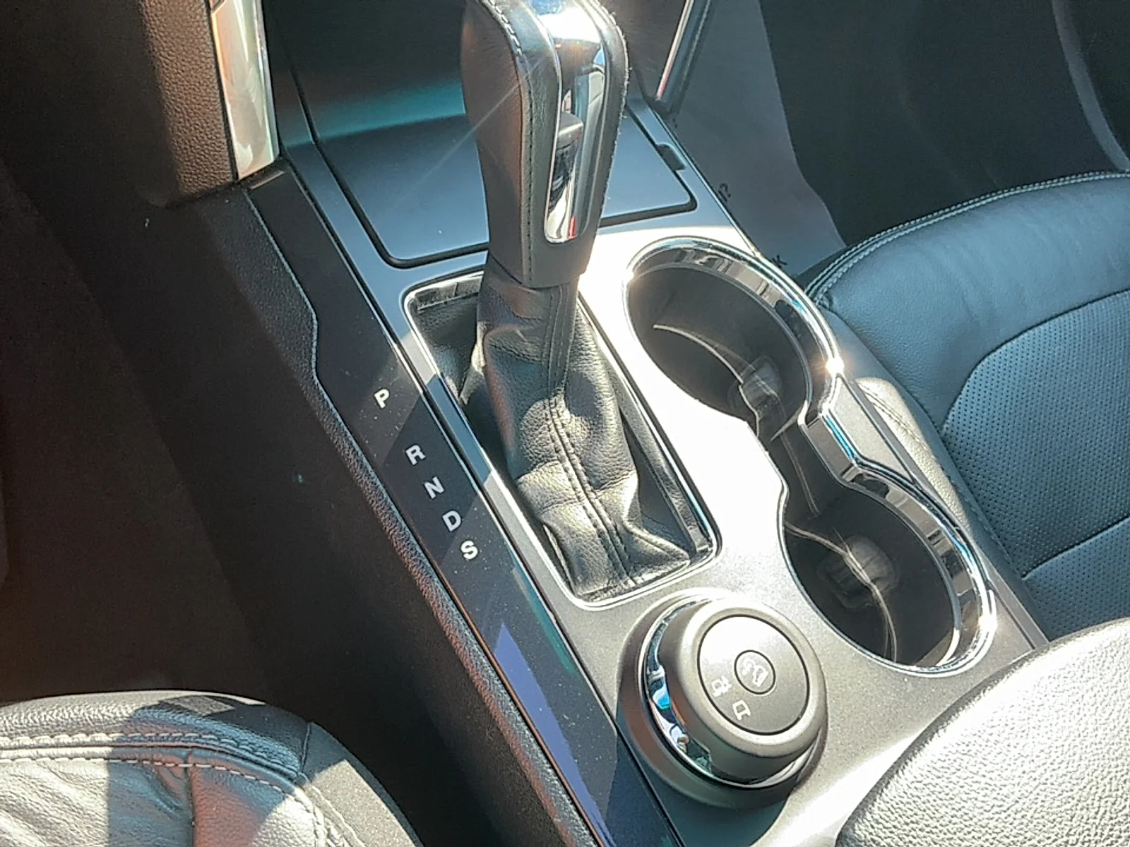 Used 2016  Ford Limited image 11