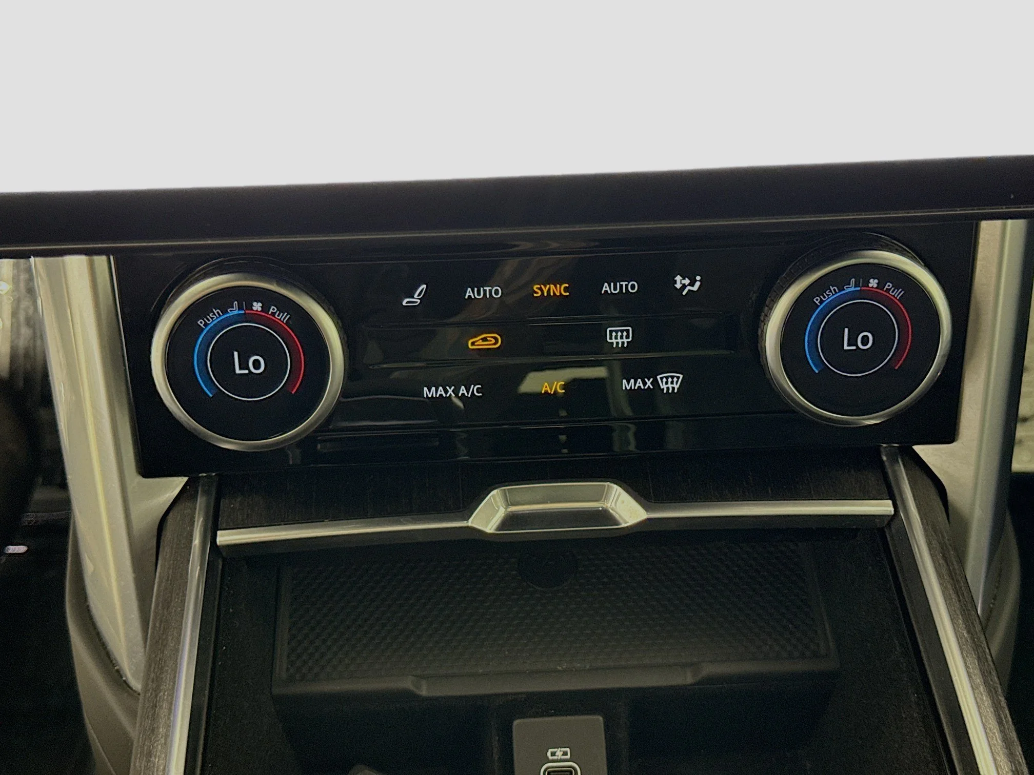 Used 2023 Gray Land Rover SE image 18