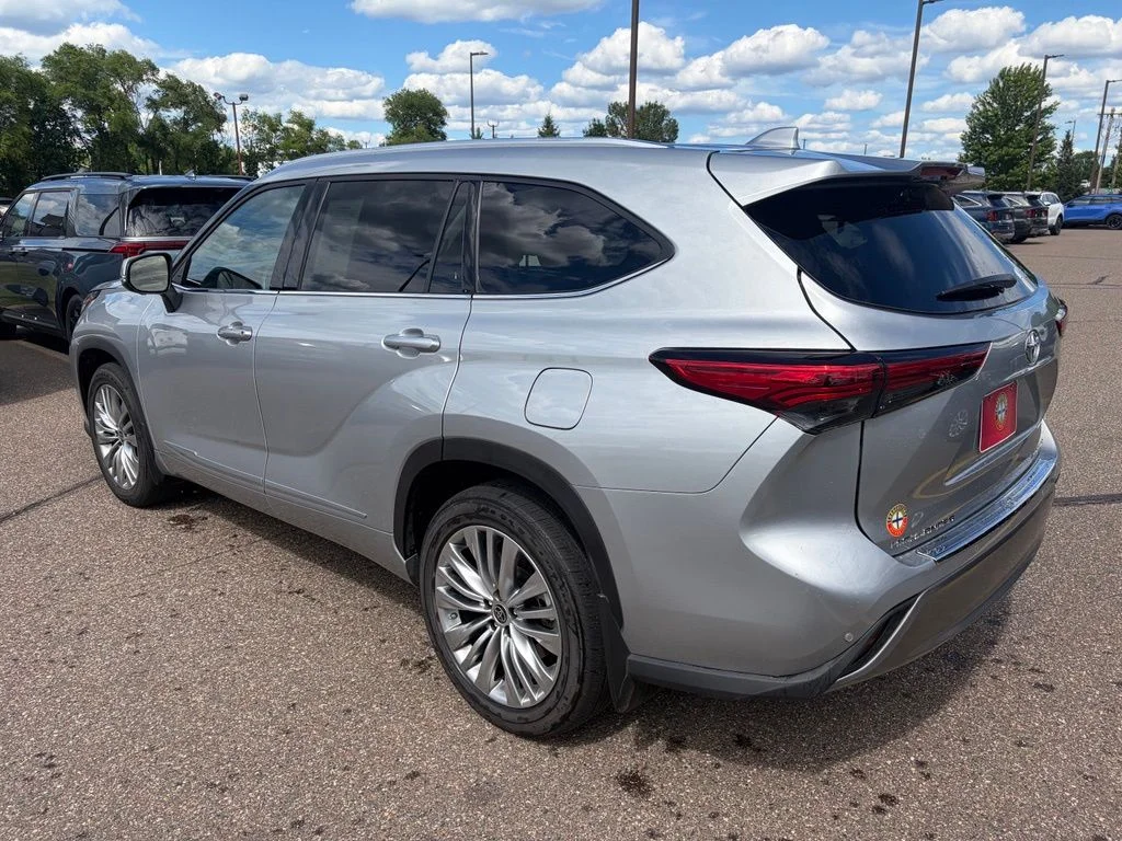 Used 2023 Silver Toyota Platinum image 7