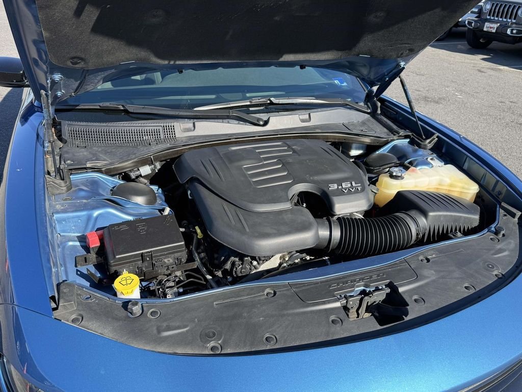 Used 2022  Dodge SXT image 13