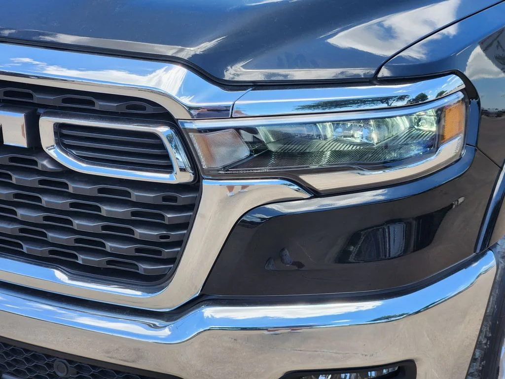 New 2026 Diamond Black Crystal Pearl-Coat Exterior Paint RAM Big Horn/Lone Star image 5