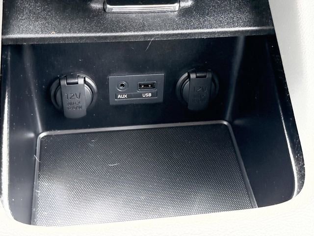 Used 2015 White Kia LX image 25