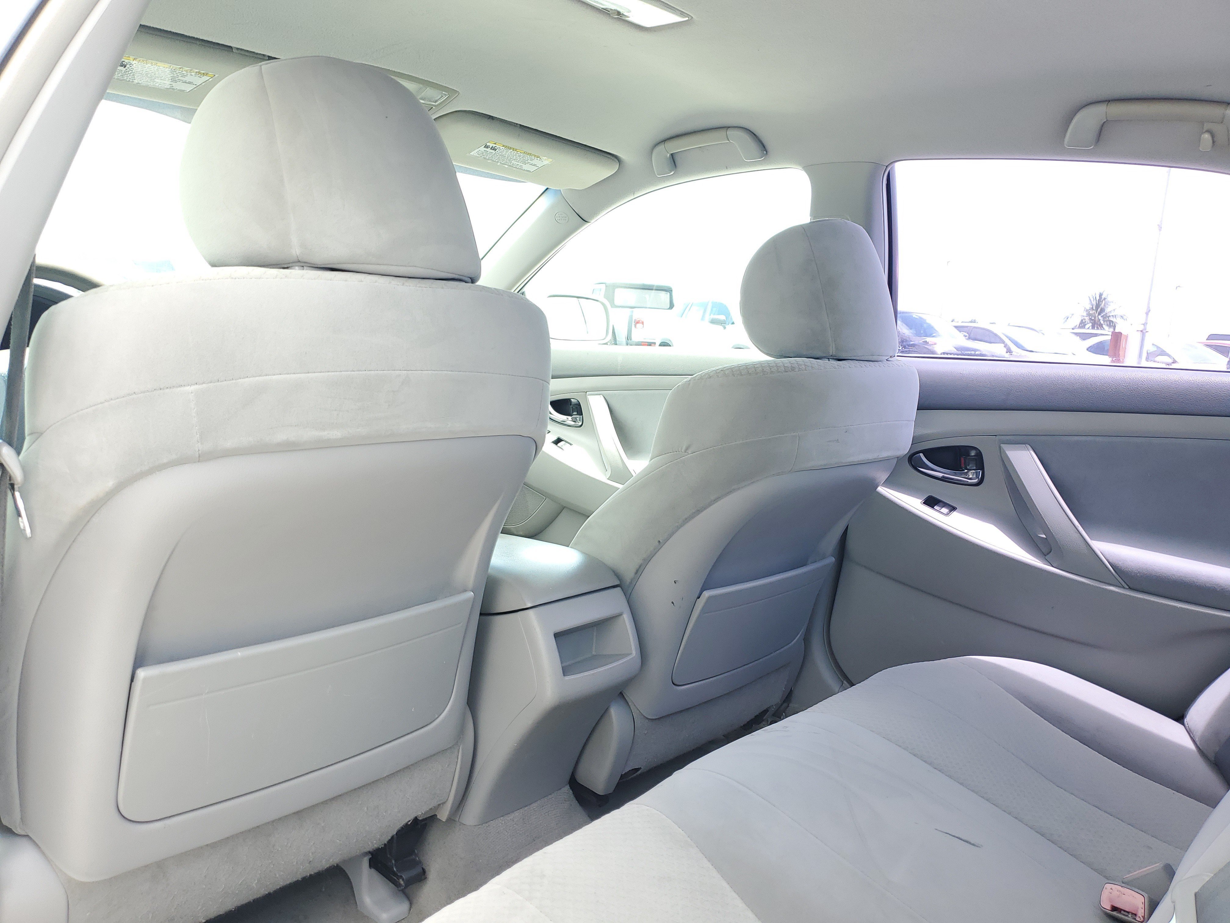 Used 2007 Silver Toyota LE image 12