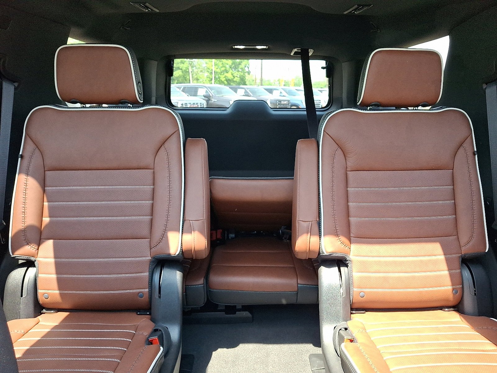2024 GMC Yukon Denali Ultimate - Photo 15