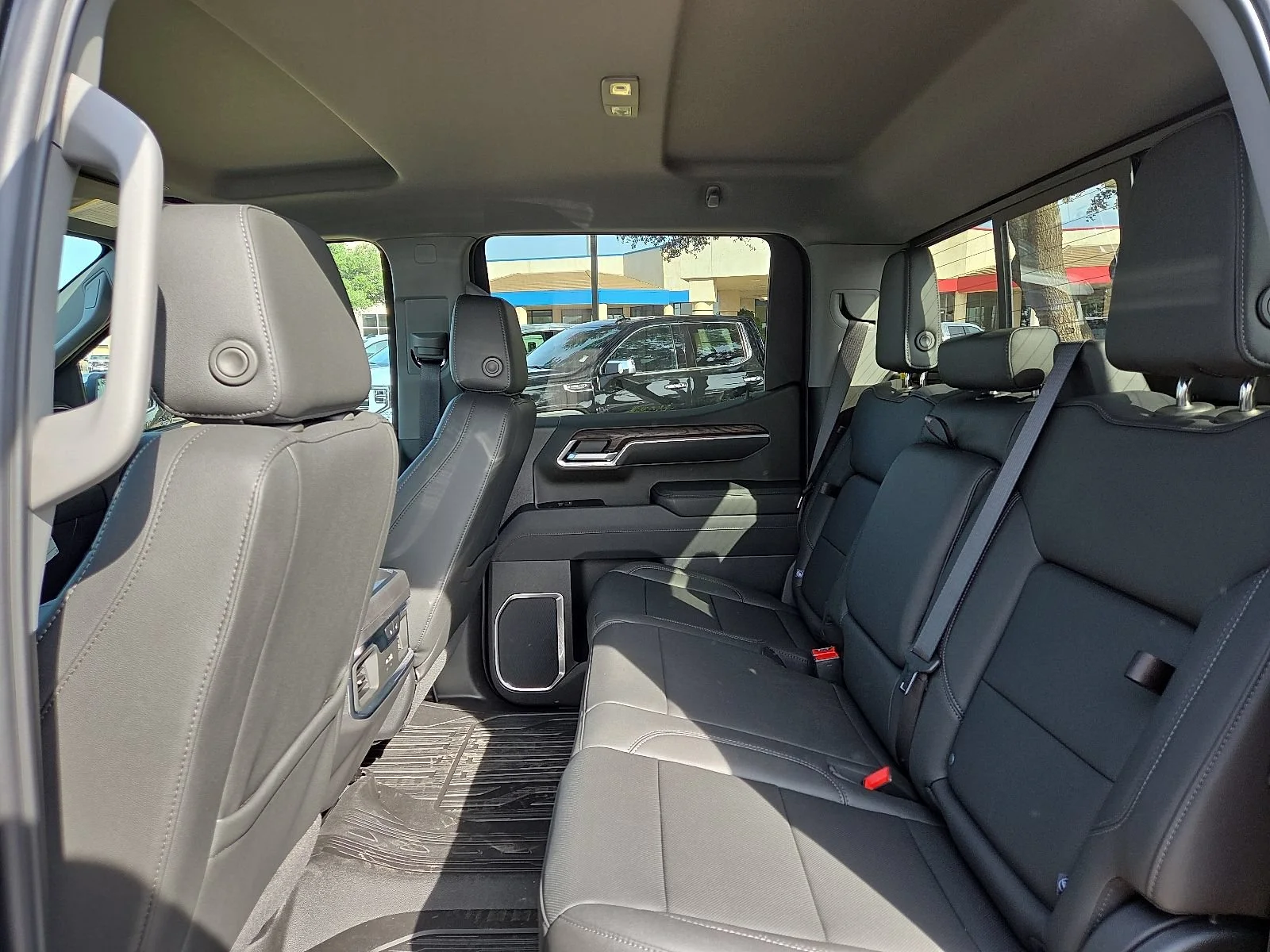 2026 GMC Sierra 1500 SLT - Photo 9