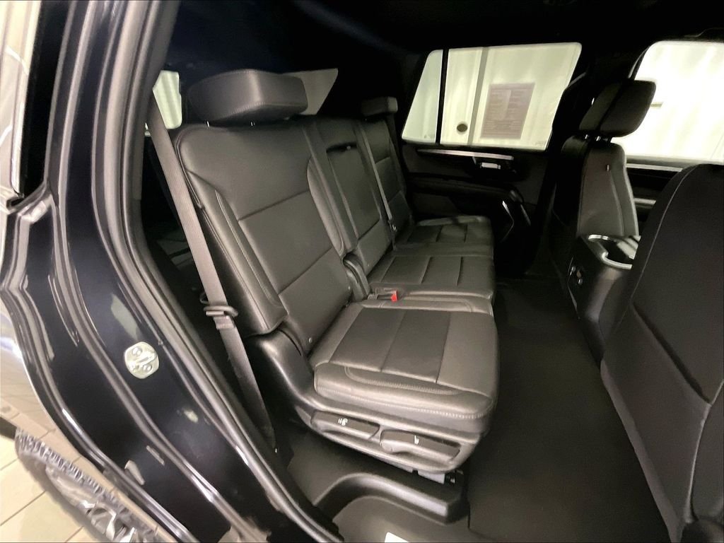 Used 2025 Gray Chevrolet Z71 image 16
