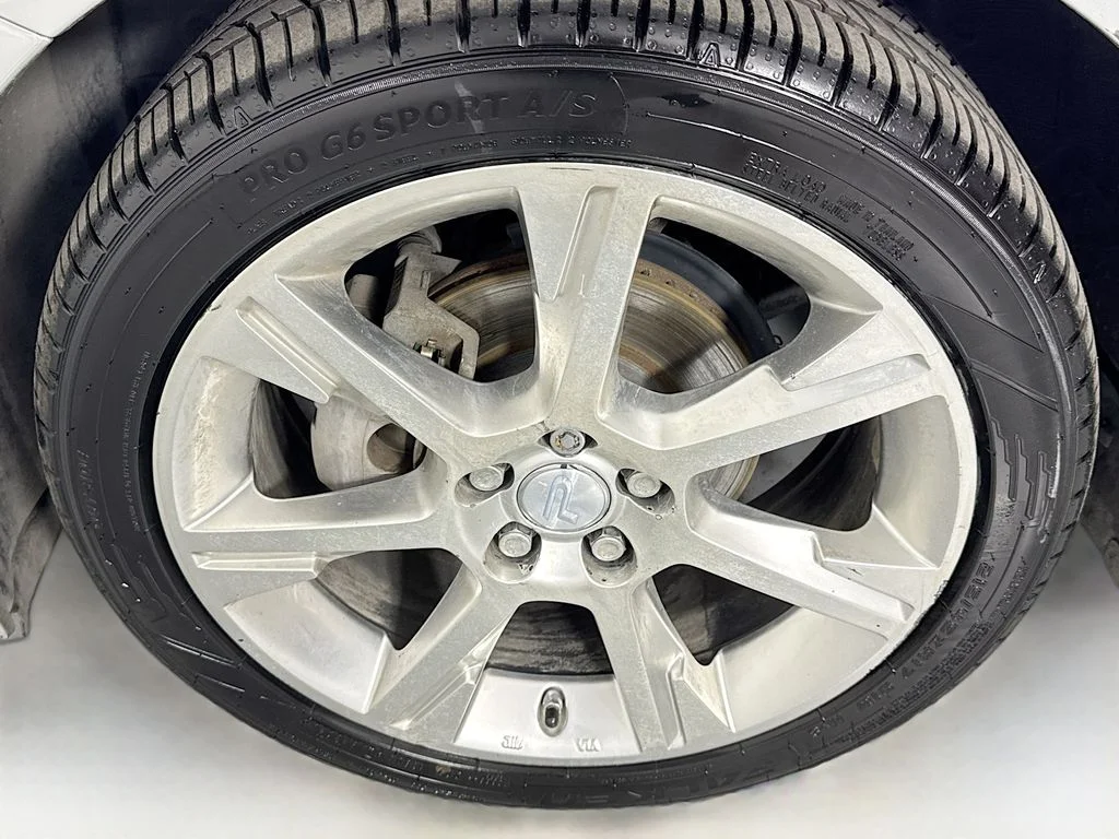 Used 2014 Classic Silver Metallic Toyota Three image 37