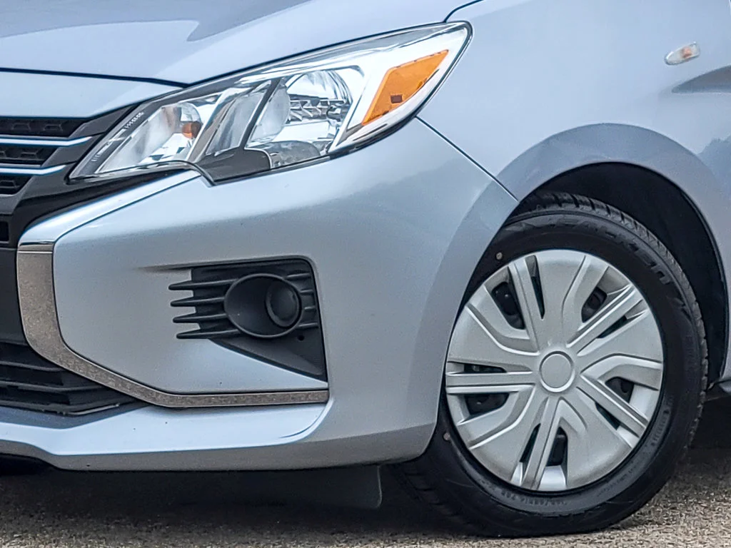 Used 2024 Silver Mitsubishi ES image 3