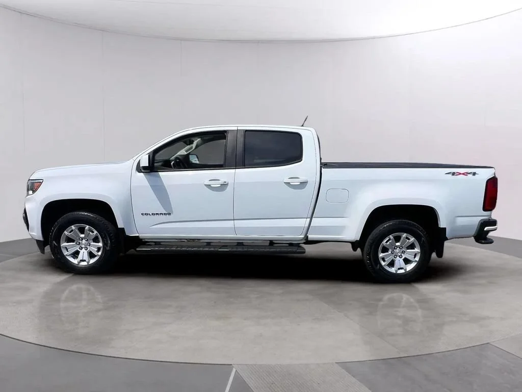 Used 2022 Summit White Chevrolet LT image 3