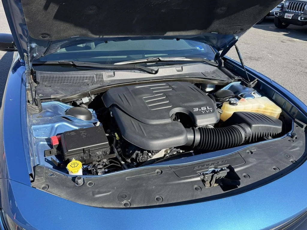 Used 2022  Dodge SXT image 13