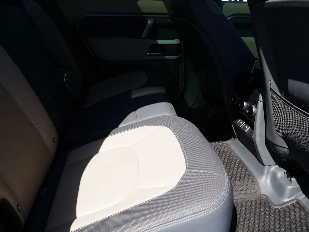 Used 2023  Land Rover X-Dynamic SE image 26