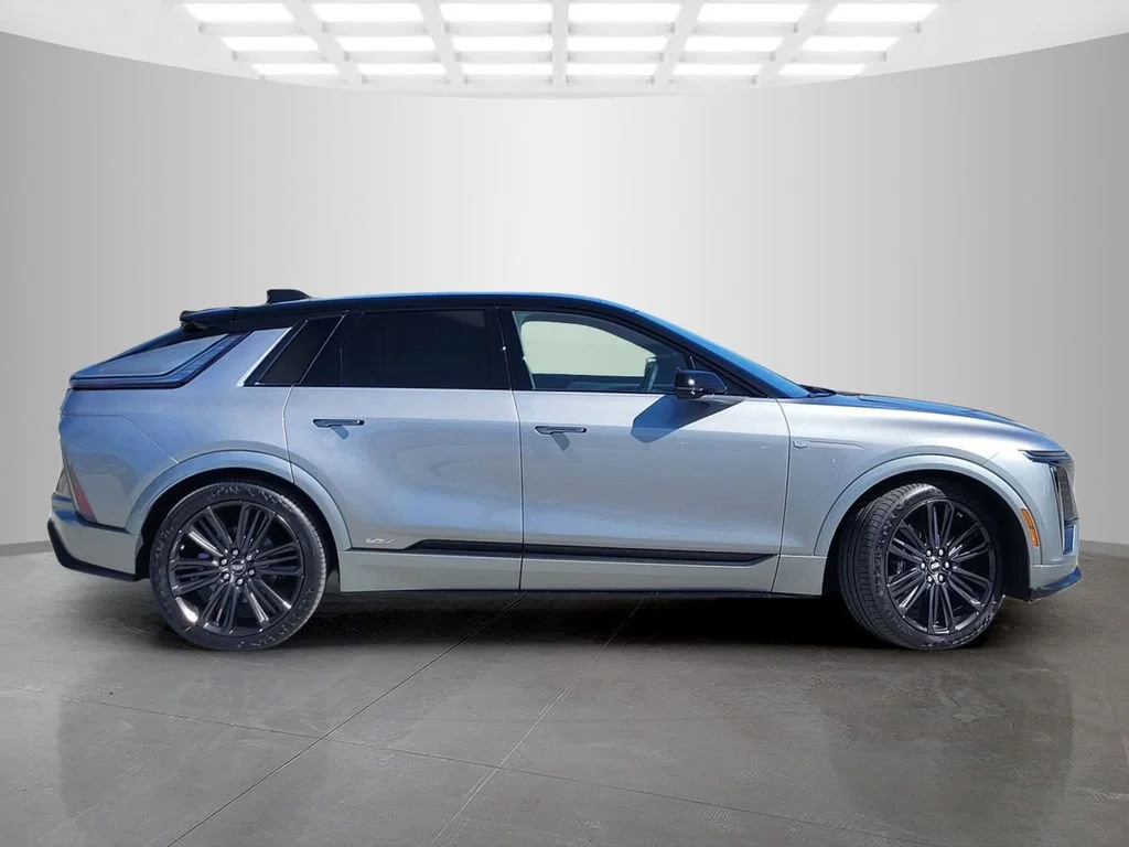 2026 Cadillac LYRIQ V Premium - Photo 4
