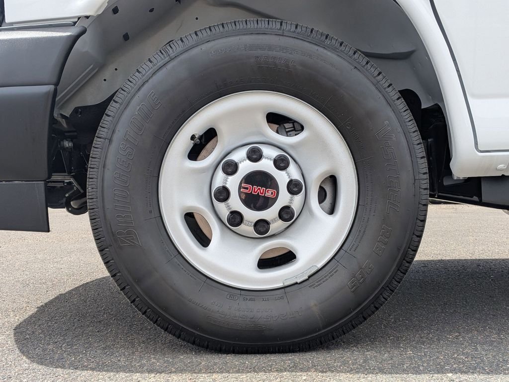 New 2026 Summit White GMC Work Van image 23