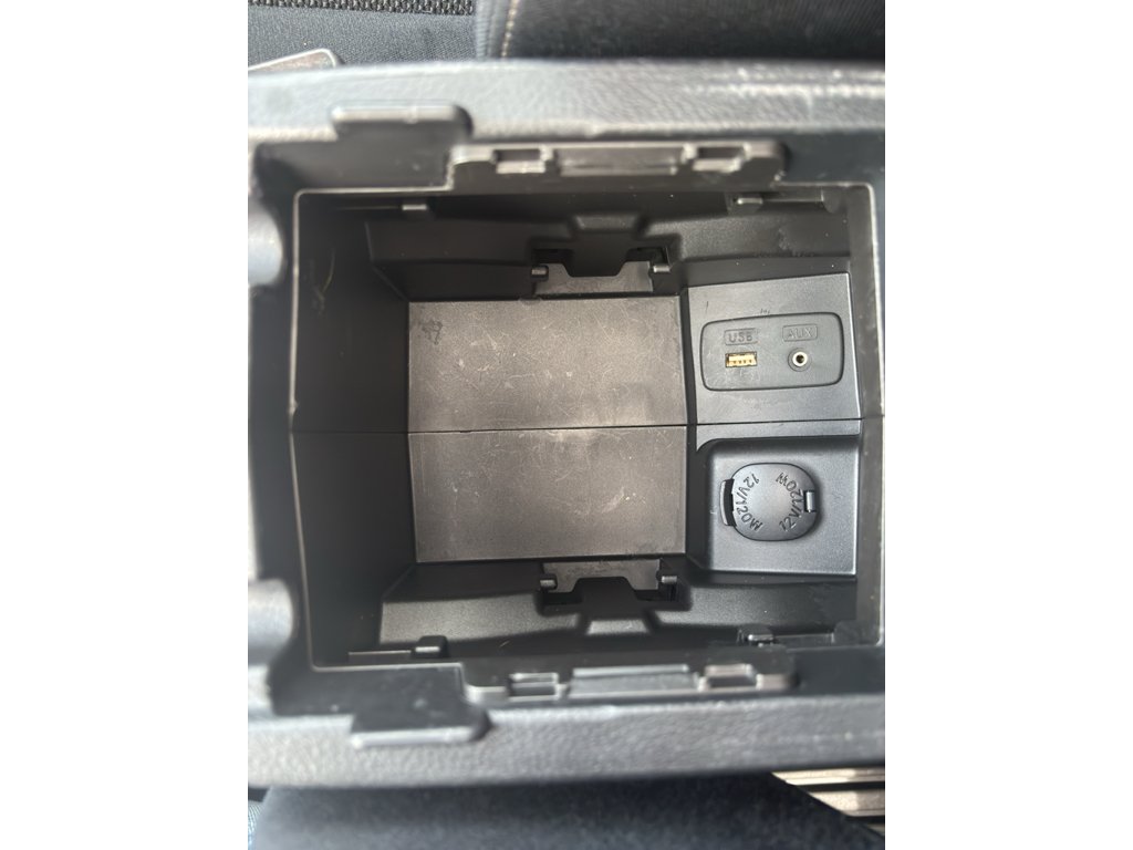 Used 2013 Ice Silver Metallic Subaru Premium image 31