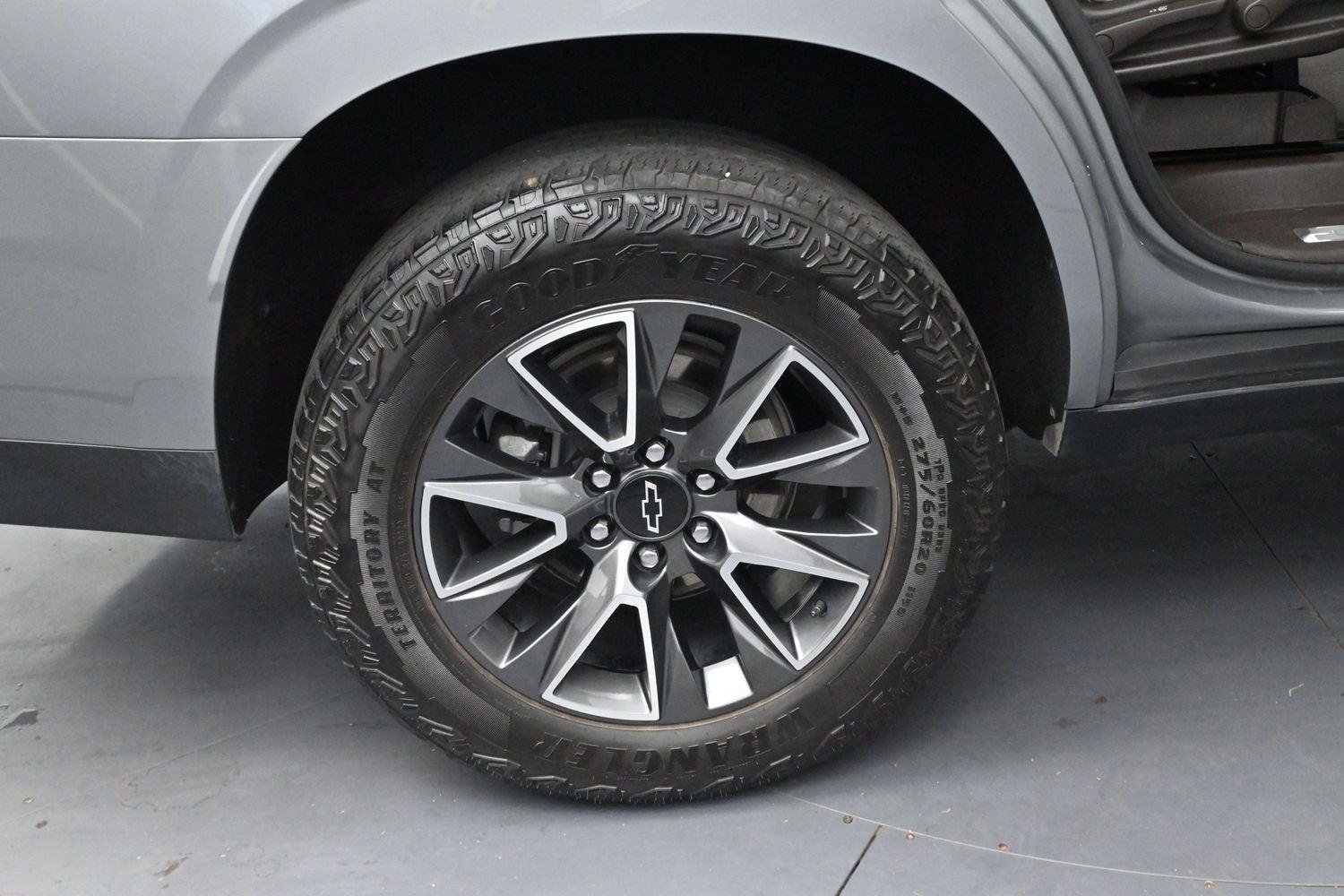 Used 2024 Sterling Gray Metallic Chevrolet Z71 image 39