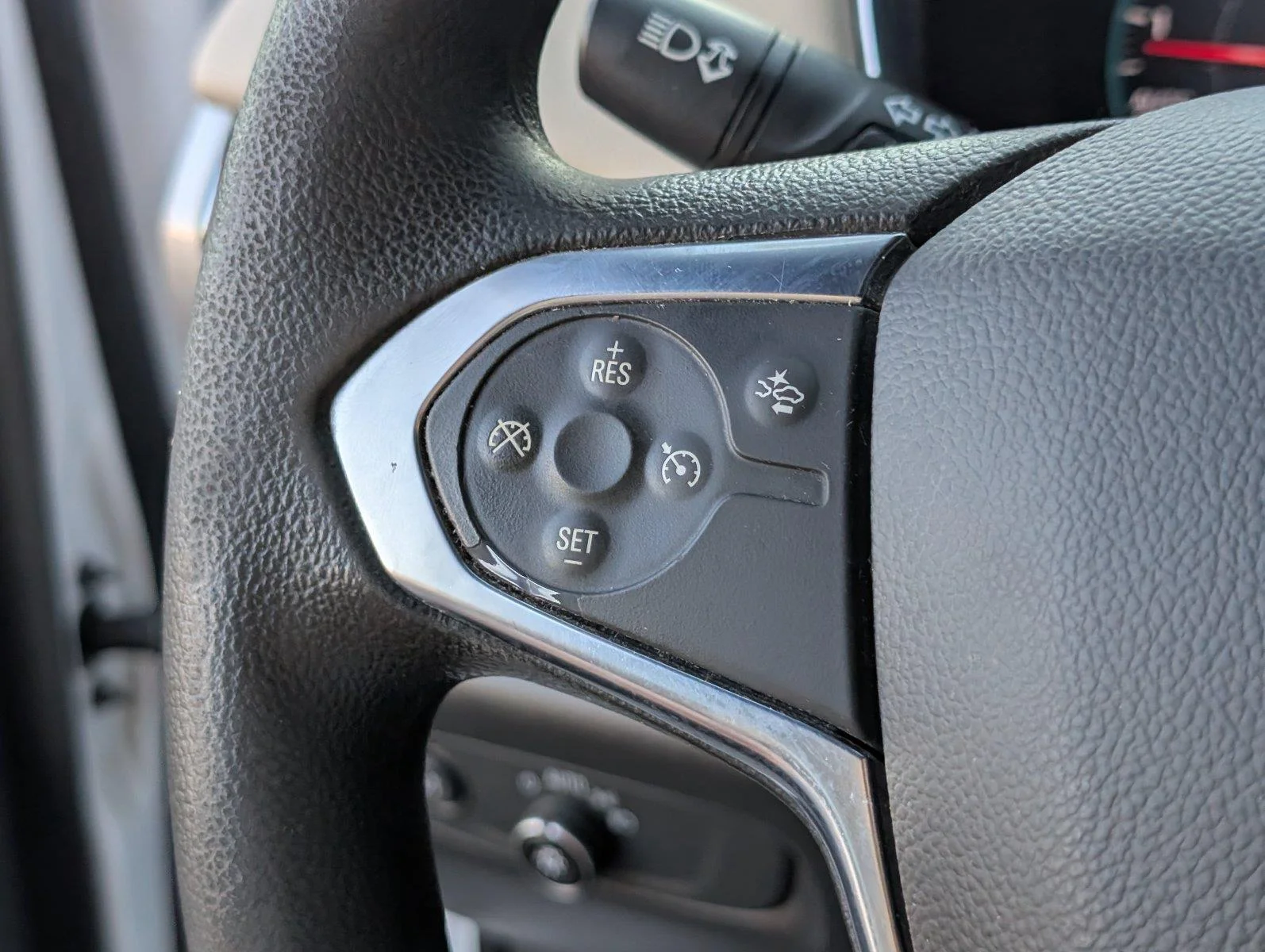 Used 2022 SUMMIT WHITE Chevrolet LS image 29