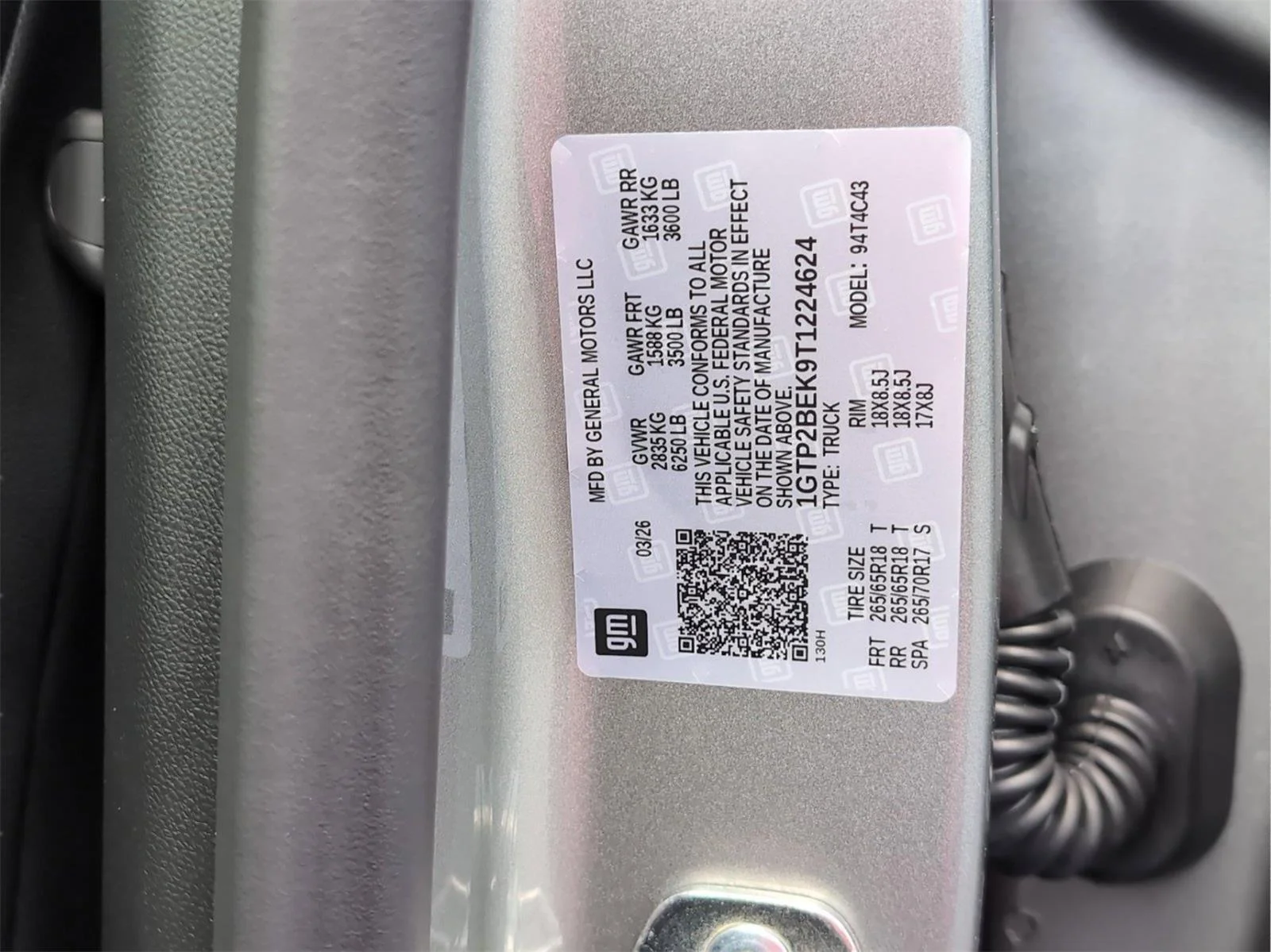 New 2026 Sterling Metallic GMC Elevation image 32