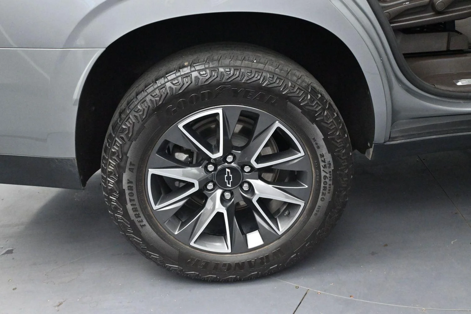Used 2024 Sterling Gray Metallic Chevrolet Z71 image 39