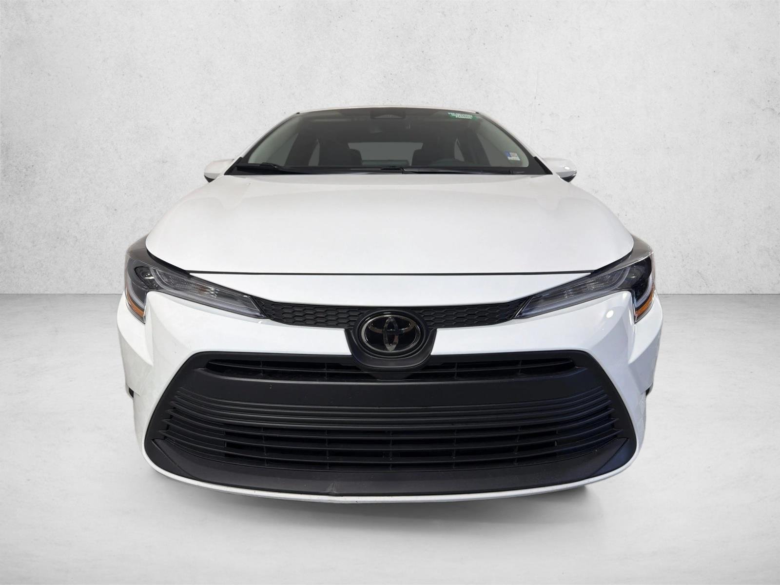 Used 2025 Ice Cap Toyota LE image 8