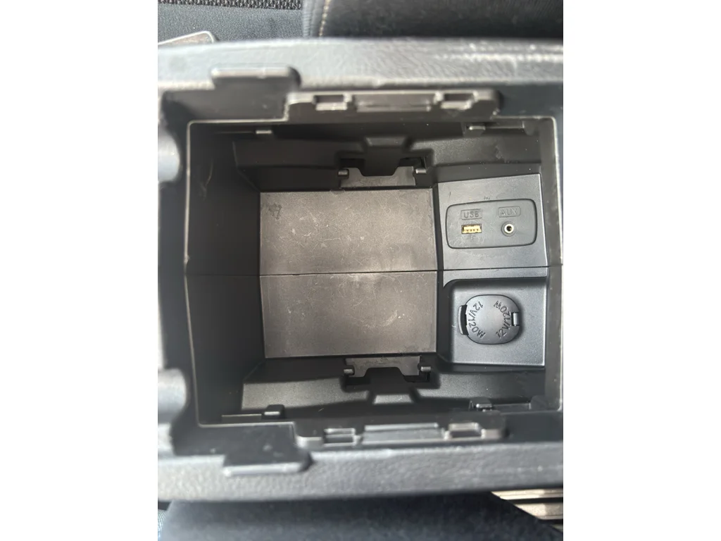 Used 2013 Ice Silver Metallic Subaru Premium image 31