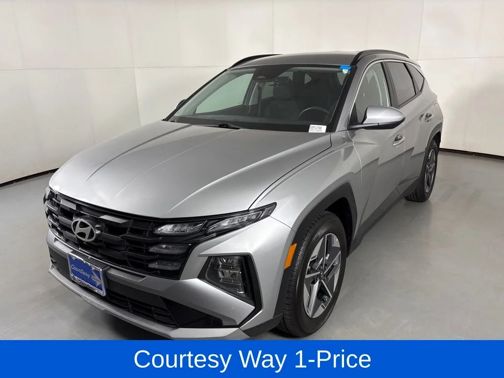 Used 2025 Silver Hyundai SEL image 5
