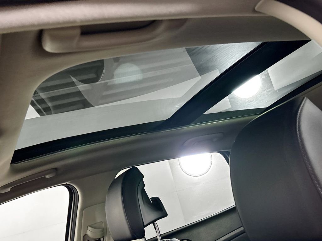 Used 2025 Snow White Pearl Kia EX image 19