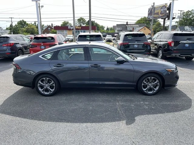 Used 2023  Honda EX image 17
